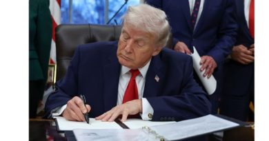 特朗普起诉美国财政部和国税局 索赔至少100亿美元