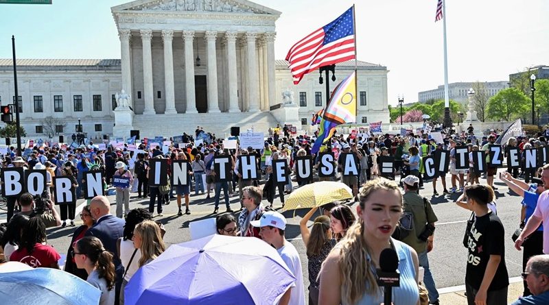 美国最高法院维持“出生公民权” : 出生在美国就是美国人！
